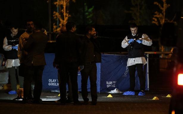 Boşandığı hemşire eşini ve yanındaki doçent doktoru öldürüp, intihar etti