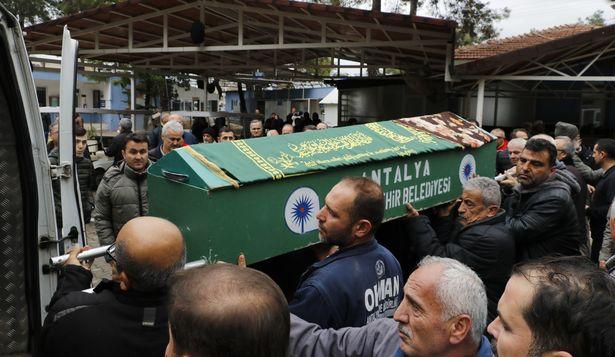 Öldürülen hemşire defnedildi: 'Kızımı öldürdüler, kızım artık yok'