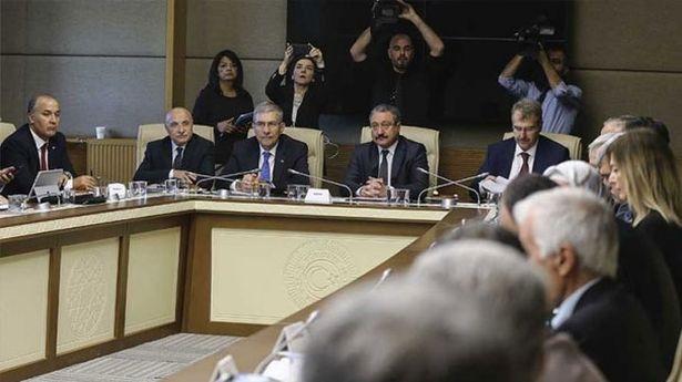 Tartışmalı 5. madde değiştirilerek kabul edildi! Güvenlik soruşturması devam edenler özel hastanede çalışabilecek!