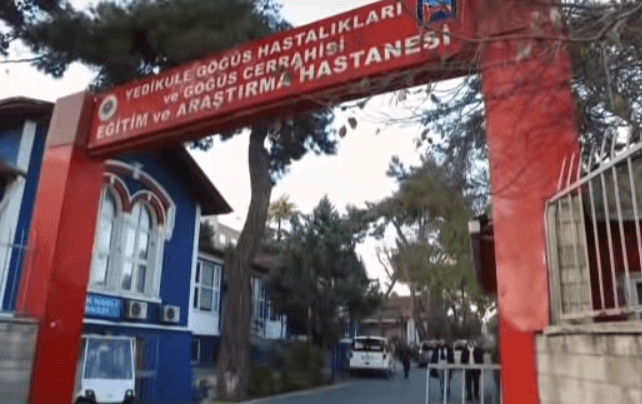 Yedikule Göğüs Hastalıkları Hastanesinin başka hastaneye bağlanmasına çalışanlardan tepki: Kaybetmek İstemiyoruz  