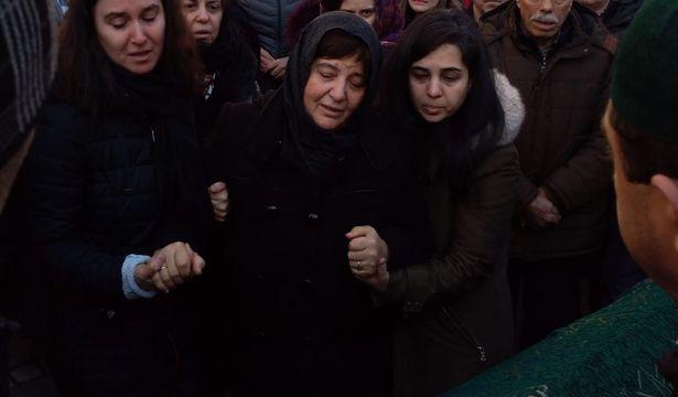 Güzel kızanım benim, hadi kalk kızanım...  Diş hekimi Zehra Bilgi Koçar toprağa verildi