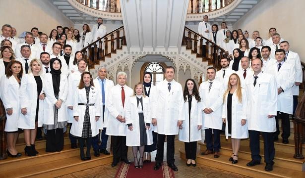 Öğretmenler de artık beyaz önlük giyecek 