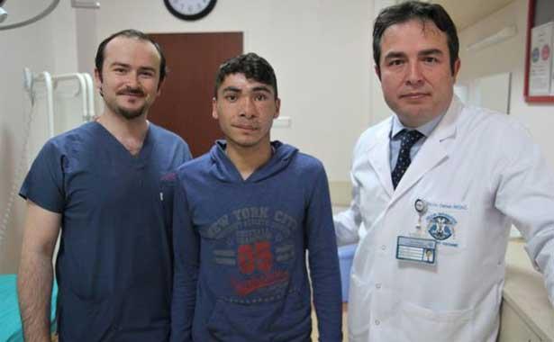 Zoru başardılar:Dağılan yüzü, vücudundan alınan parçalarla birleştirildi