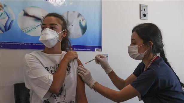 Kovid-19'la mücadelede 15 yaş ve üstündekilerin aşılamaları devam ediyor