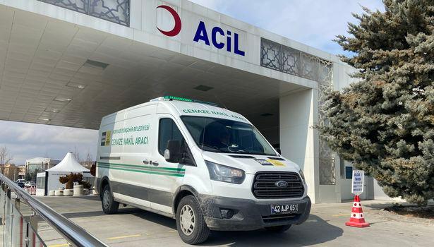Önce müdahale ettiği hastayı öldürdü; sonra doktoru silahla tehdit etti