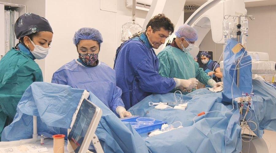 18. Kardiyovasküler Cerrahide Yenilikler Kongresi'nde canlı yayınla operasyonlar yapıldı