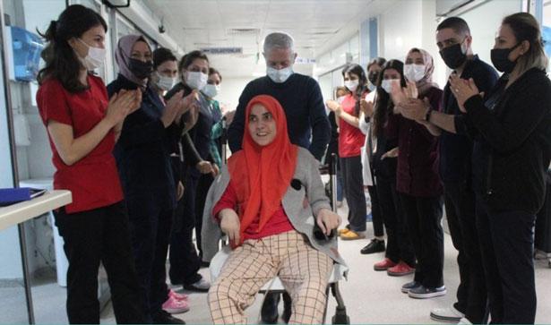 Penisilin alerjisi komalık yaptı, 2.5 ay sonra hastaneden alkışlarla taburcu edildi