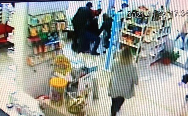 Ankara'da reçetesiz ilaç almak isteyen şahıs eczaneyi birbirine kattı