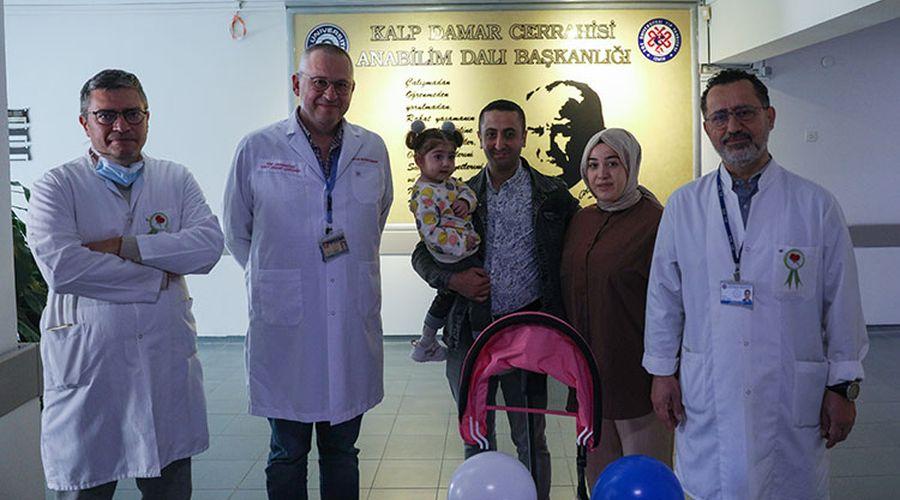 Kalp nakliyle hayata tutunan Asel bebekten nakil ekibine ziyaret