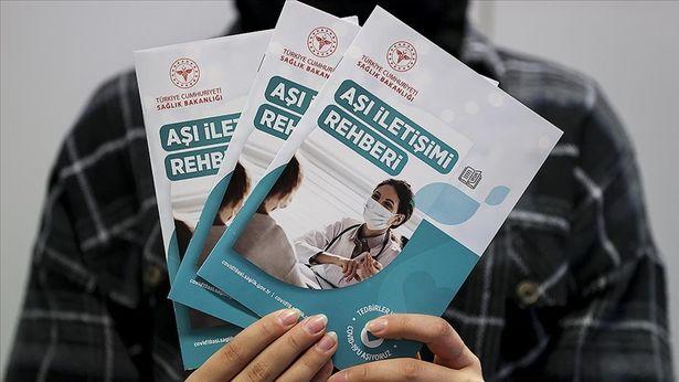 COVID aşısını erteleyenler Aşı İletişimi Rehberi'ndeki adımlara göre bilgilendirilecek