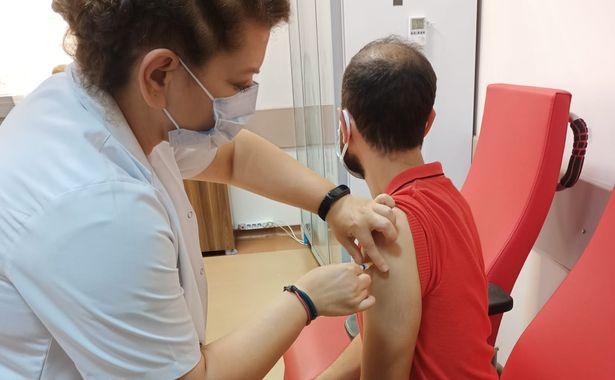 Sakarya İl Sağlık Müdürlüğü'nden aşı kampanyası: Aşını ol formayı kap