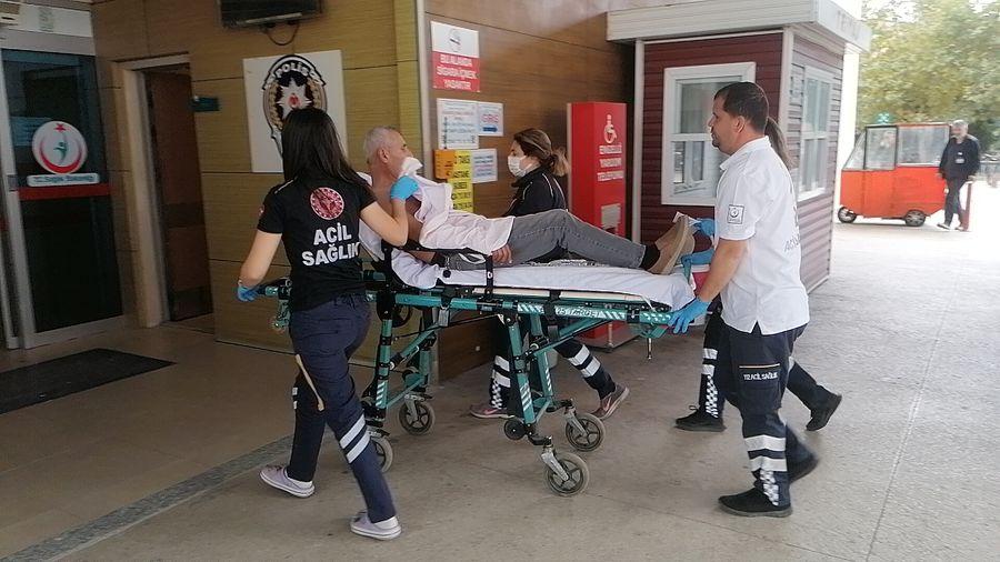 Arkadaşı bıçakladı, yaralı halde aile sağlığı merkezine sığındı