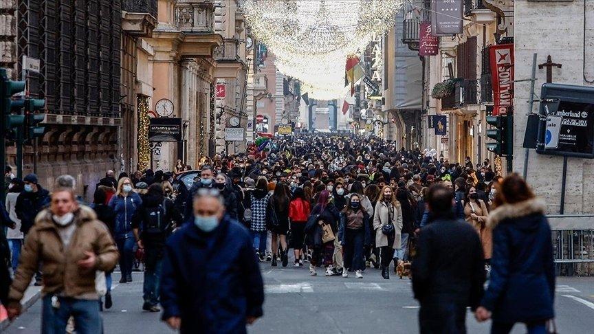 Avrupa’da COVID-19 vakaları yeniden artmaya başladı