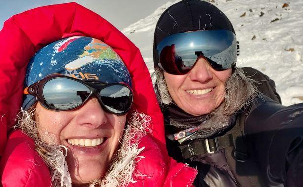 Ayşe ve Semra hemşireler -40 derecede Ağrı Dağı'nda zirve yaptı