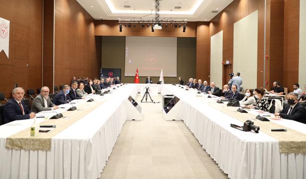 Bilim Kurulu bu kez yüz yüze ve maskesiz toplandı! 5 üye hariç!
