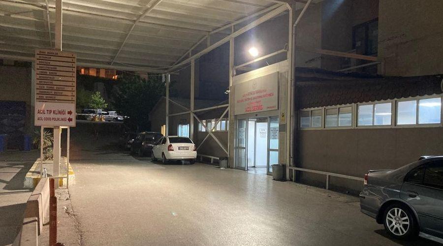 Hasta yakını, kendisini uyaran güvenlik görevlisini darp etti