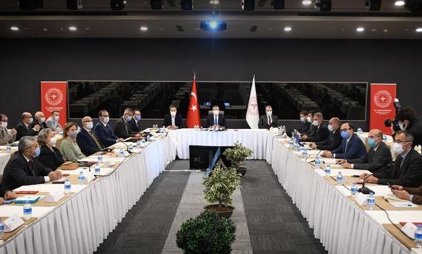 Sağlık Bakanı Koca, İstanbul'da üniversite rektörleri ve tıp fakültesi dekanlarıyla buluştu