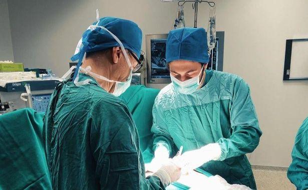 Genç doktor hafta içi hastanede, hafta sonu DJ kabininde
