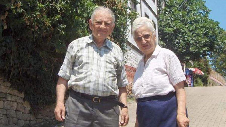 Doktor ve eczacı kardeşler, bir gün arayla hayatını kaybetti