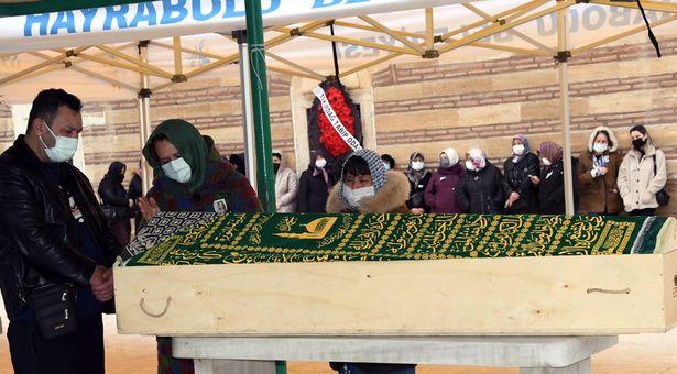 Kaçan kedisini almak isterken balkondan düşen genç doktor son yolculuğuna uğurlandı