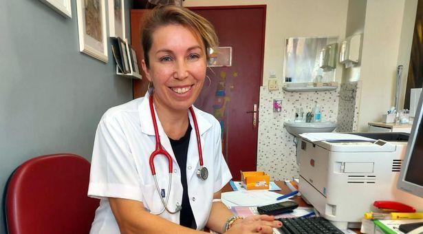 Tehdit edilen doktor, sanığın iki öğrenciye tablet alması şartıyla uzlaştı: Çocukların sevinmesinin daha önemli olduğunu düşündüm