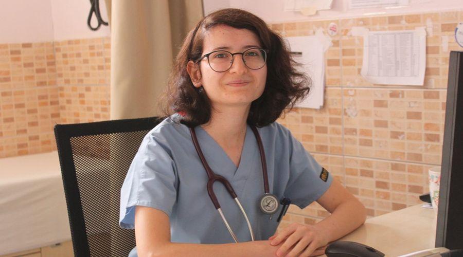 En büyük hayalini gerçekleştirdi; doğup büyüdüğü ilçeye doktor olarak atandı