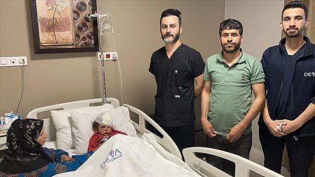 Eşeğin ısırdığı küçük Fatma'ya, boynundan alınan doku ile yeni göz kapağı yapıldı