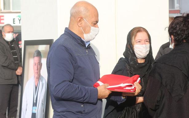 Koronavirüsten hayatını kaybeden doktorun eşinden duygulandıran sözler: Üzgünüm biraz kendini feda etti