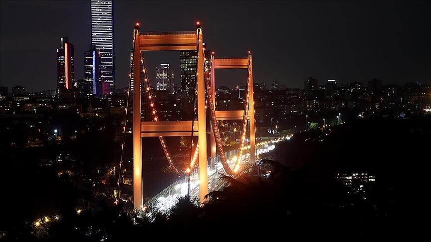 FSM Köprüsü lösemi farkındalığı için turuncuya büründü