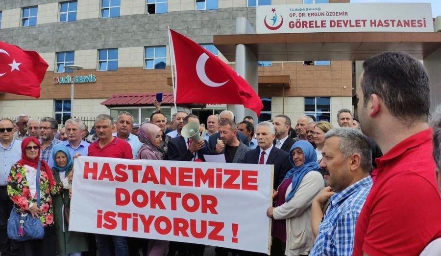 Doktorsuz kalan ilçede 'doktor istiyoruz' eylemi
