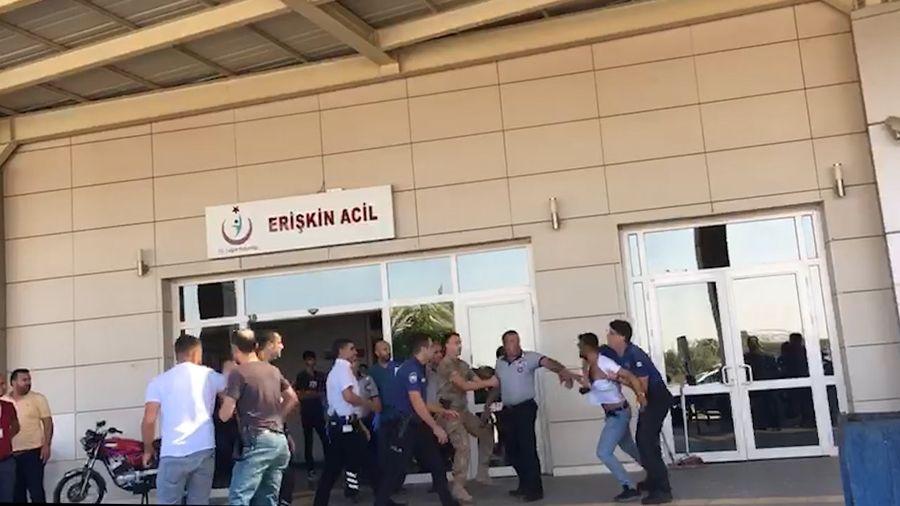 Doktordan rapor için olumsuz yanıt aldı, güvenlik görevlilerine saldırdı