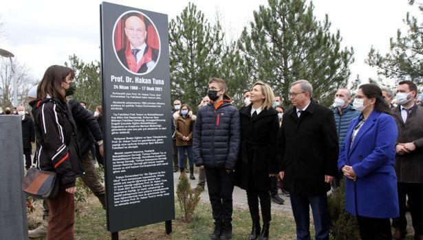 'Muayene ücretleriyle öğrenci okutan profesör'ün adı bulvara verildi