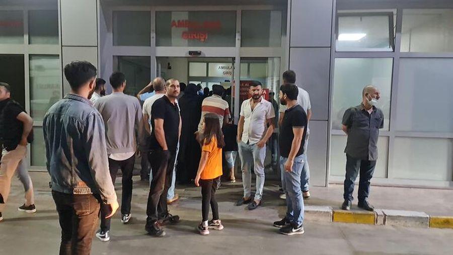 Kocaeli'de yaralı işçinin yakınları hastaneyi birbirine kattı