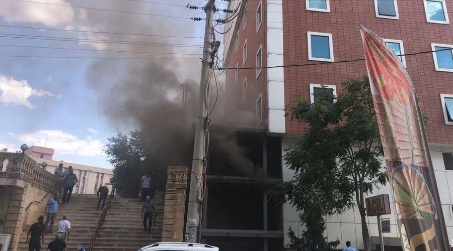 Mardin’de hastanede peş peşe patlama: Hastalar tahliye edildi