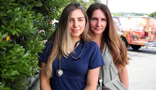New York'ta hemşirelik yapan Türk anne ve kız, Kovid-19 sürecinde yaşadıkları zorlukları anlattı