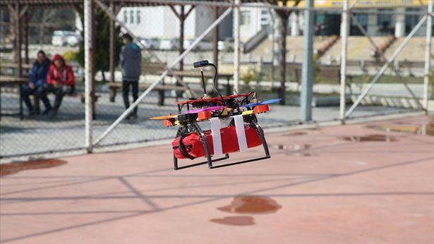 Öğrencilerin geliştirdiği drone, acil durumlarda hastalara ilk yardım seti ulaştıracak