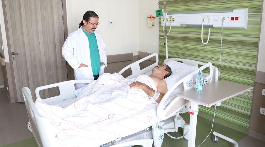 İşçinin kopan elini 6 saatte diken cerrah, hocalarına teşekkür etti