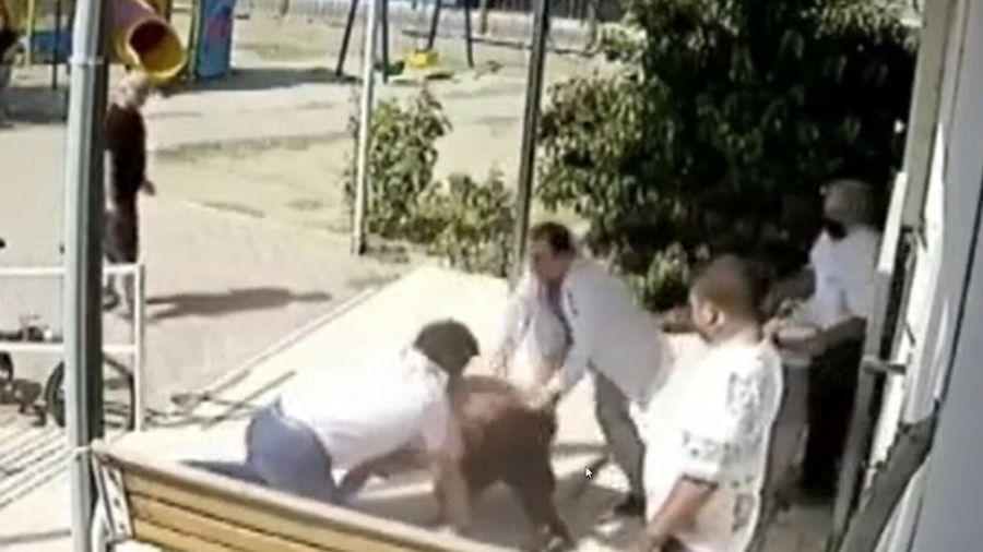 İzmir'de doktora sopalı saldırıyla ilgili yeni görüntüler ortaya çıktı