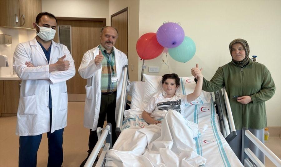 Antalya'da yaşayan kalbi delik çocuk, Erzurum'da kapalı ameliyatla tedavi edildi