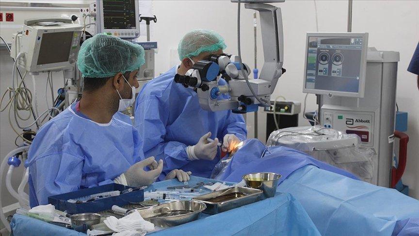 Türk hekimler, Tel Abyad'da 50 hastaya katarakt ameliyatı yaptı