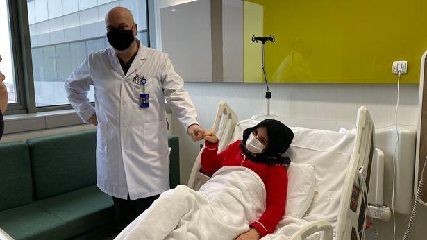 Hastasını önce ameliyat etti, sonra kendi kanıyla hayat verdi!