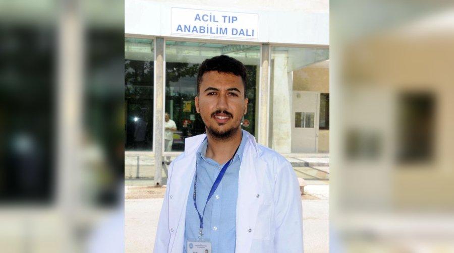 KKTC'den geldi, tıp fakültesini birincilikle bitirdi
