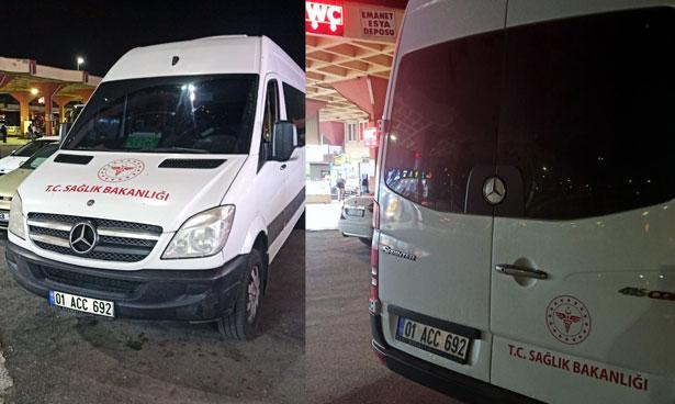 Kısıtlamada üzerine 'Sağlık Bakanlığı’ yazdırdığı minibüsüyle yolcu taşırken yakalandı