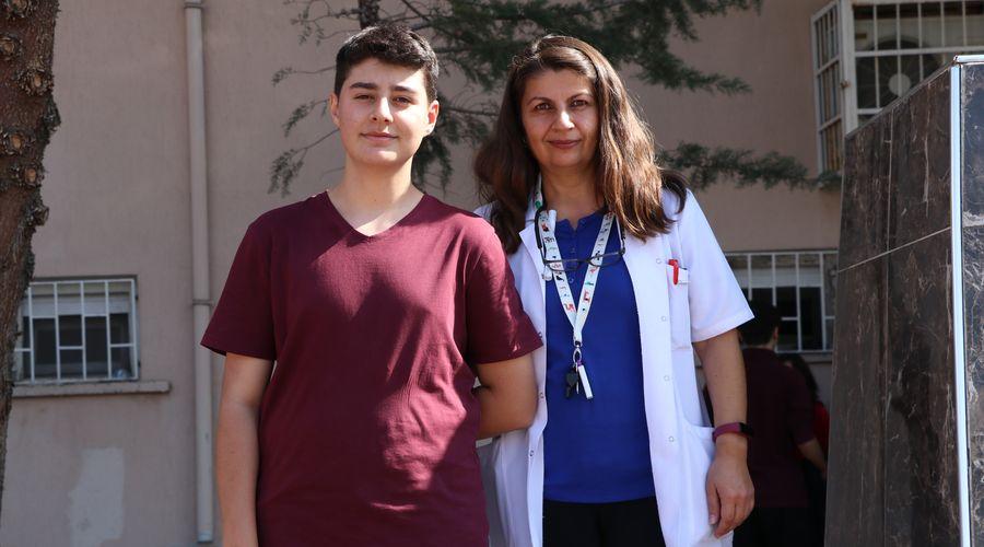 Lise öğrencisi 'DNA makalesi' ile Avrupa 4'üncüsü oldu