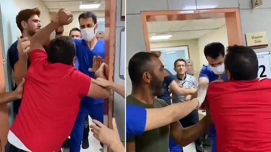 Acil serviste 'maske' uyarısında bulunan doktora saldıran şüpheli serbest