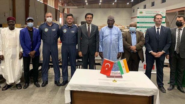 Türkiye, Nijer'e 200 bin doz COVID-19 aşısı gönderdi