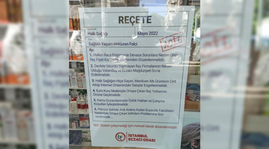 Eczacılardan taleplerini 'reçeteli afişlerle' dile getirdi!
