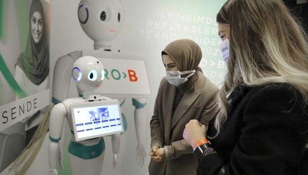Hastalara refakat edebilen robot Bursa'da tanıtıldı