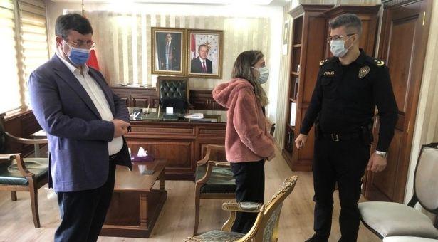 Rehin alınan hemşireden, kendisini  kurtaran emniyet müdürü ve kaymakama teşekkür ziyareti 