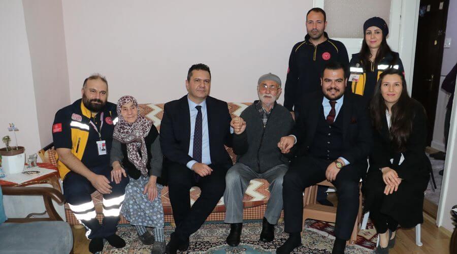 3,5 dakikada gelen sağlık ekibi, kalbi duran yaşlı adamı hayata döndürdü